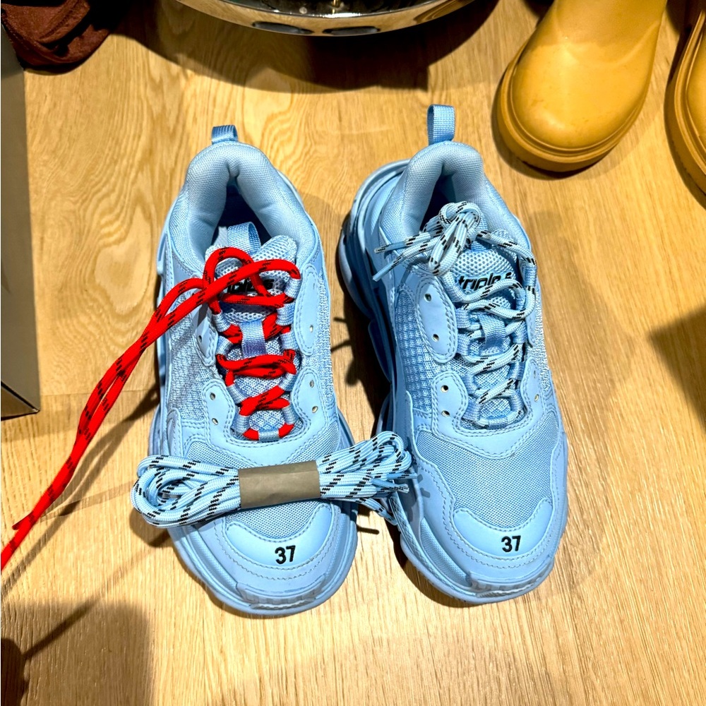 Balenciaga runner sneakers in size 37 blue